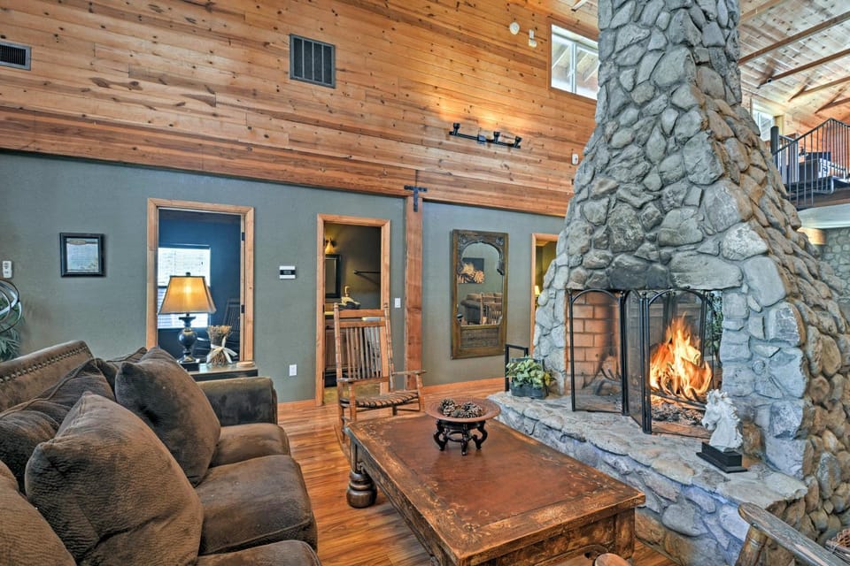 Flagstaff Cabin on 5 Acres w/ Fireplace & Fire Pit Cabin in Flagstaff