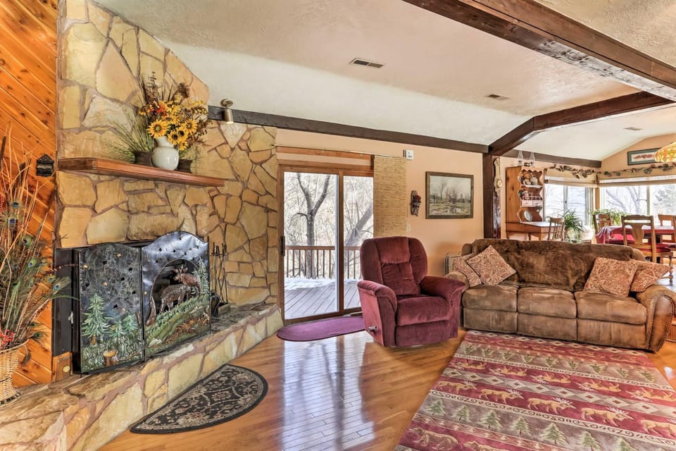 South Dakota Vacation Rental Near Mount Rushmore House in East Custer