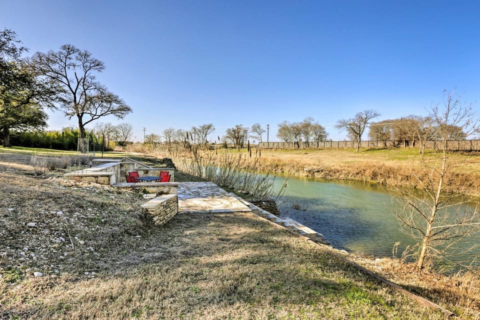Blanco Riverfront Historic Home, 3 Mi to Downtown! House in Rio Grande