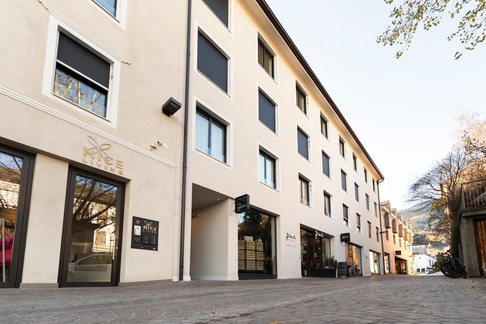 Property building, Neighbourhood, City view, Street view, Location