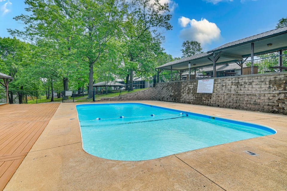 2 Mi to Silver Dollar City: Condo in Branson West House in Table Rock Lake