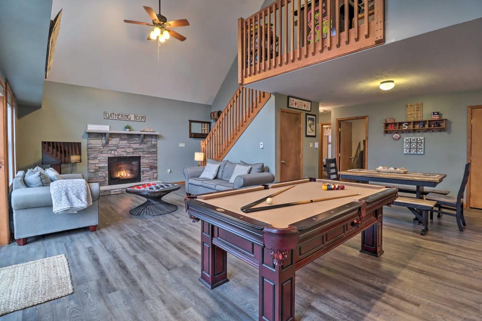 Pocono Hot Tub Chalet | Lake Access • Sleeps 10 House in Tunkhannock Township