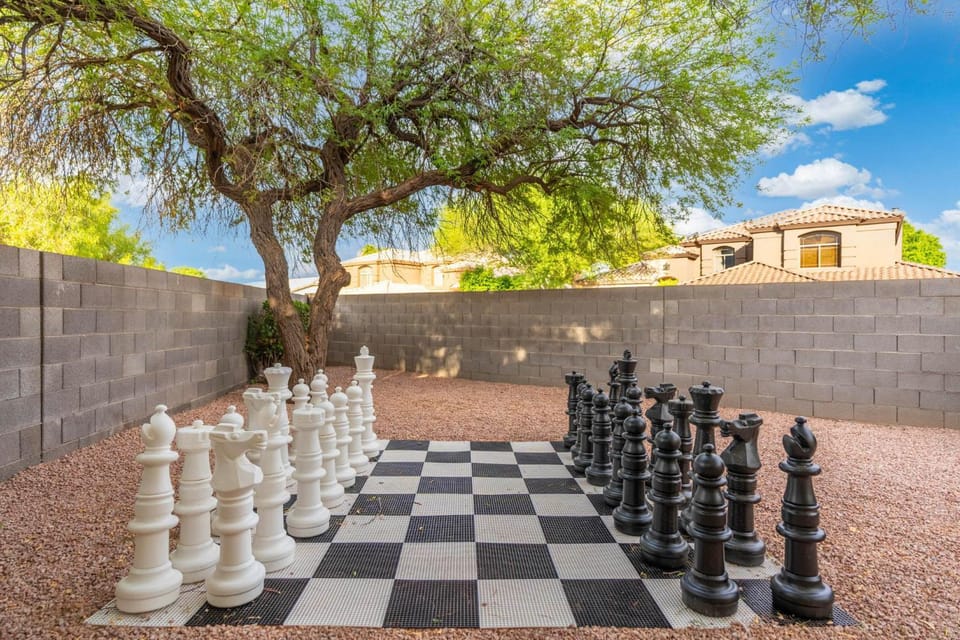 Heated Pool & Putting Green: Chandler Home! House in Tempe