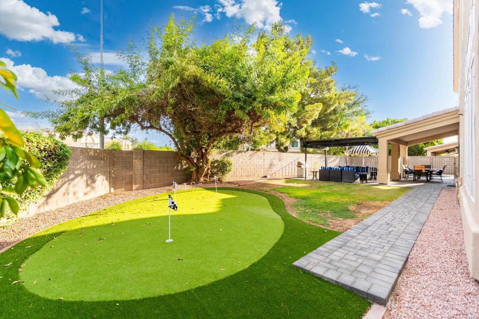 Heated Pool & Putting Green: Chandler Home! House in Tempe