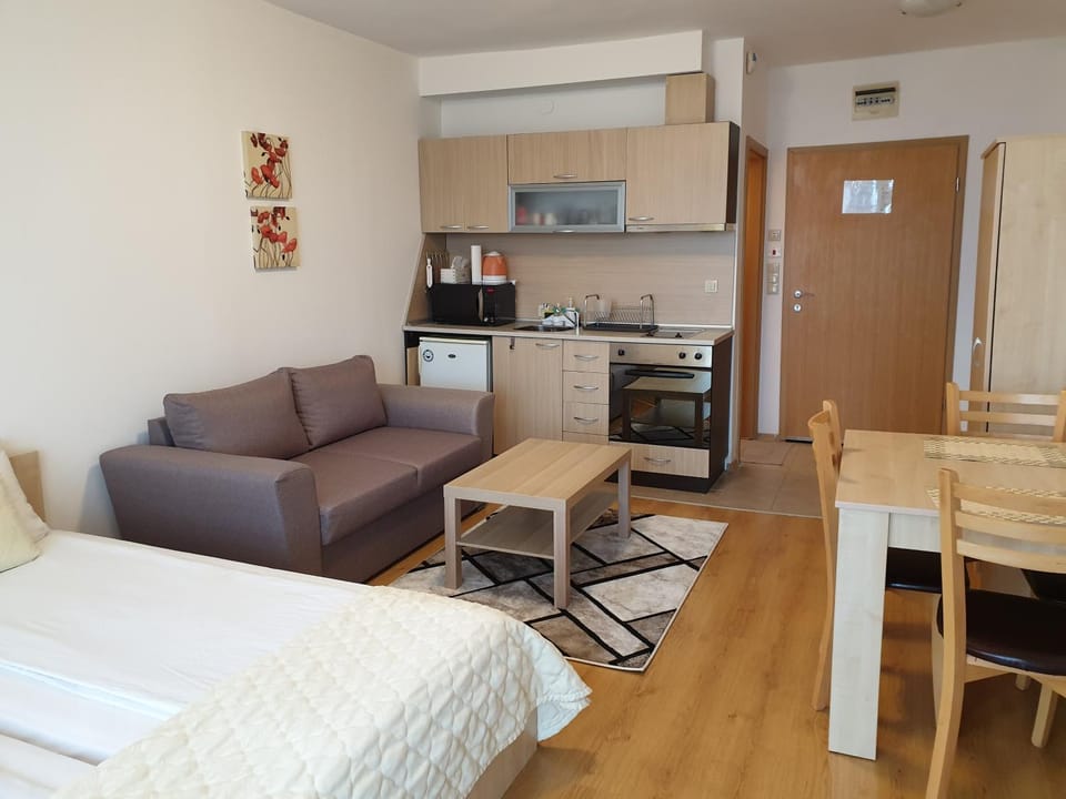 Kitchen or kitchenette, Living room, Photo of the whole room