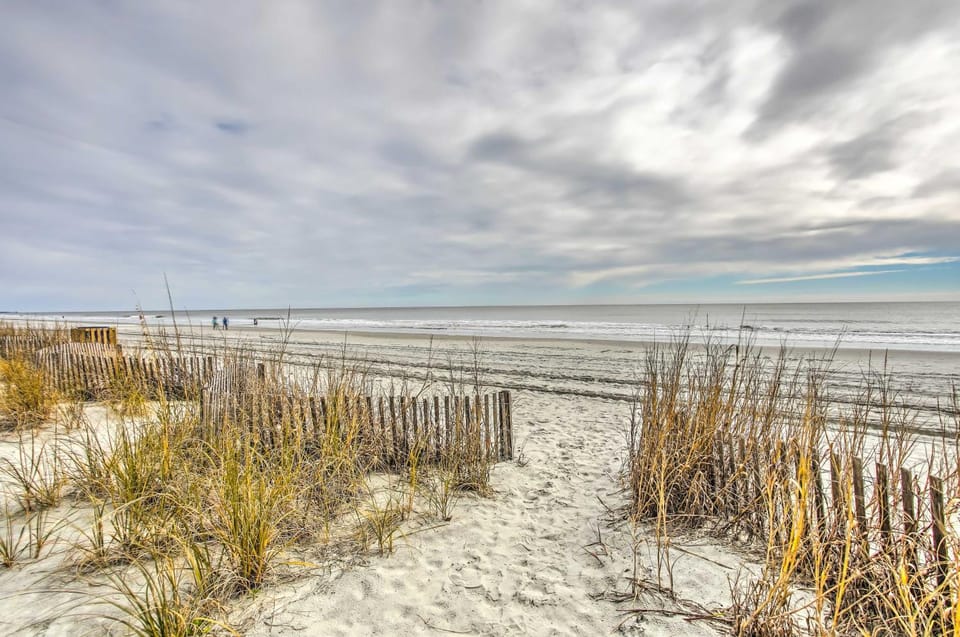 Community Perks and Beach North Myrtle Beach Condo Apartment in Atlantic Beach