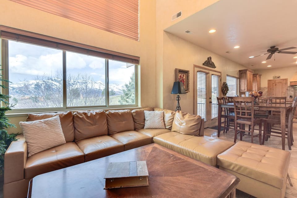 Eden Townhome w/ Mtn View + Shuttle to Powder Mtn! House in Utah