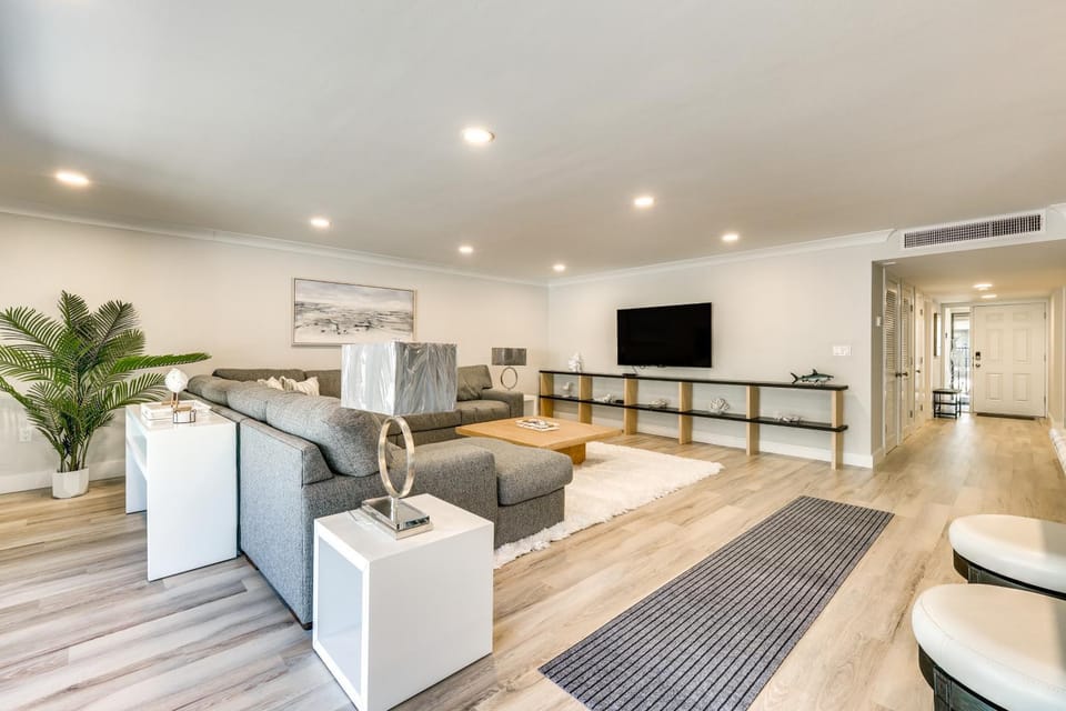 Luxury Sanibel Condo w/ Ocean View: Steps to Beach House in Sanibel Island