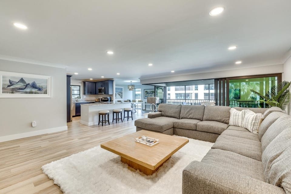 Luxury Sanibel Condo w/ Ocean View: Steps to Beach House in Sanibel Island