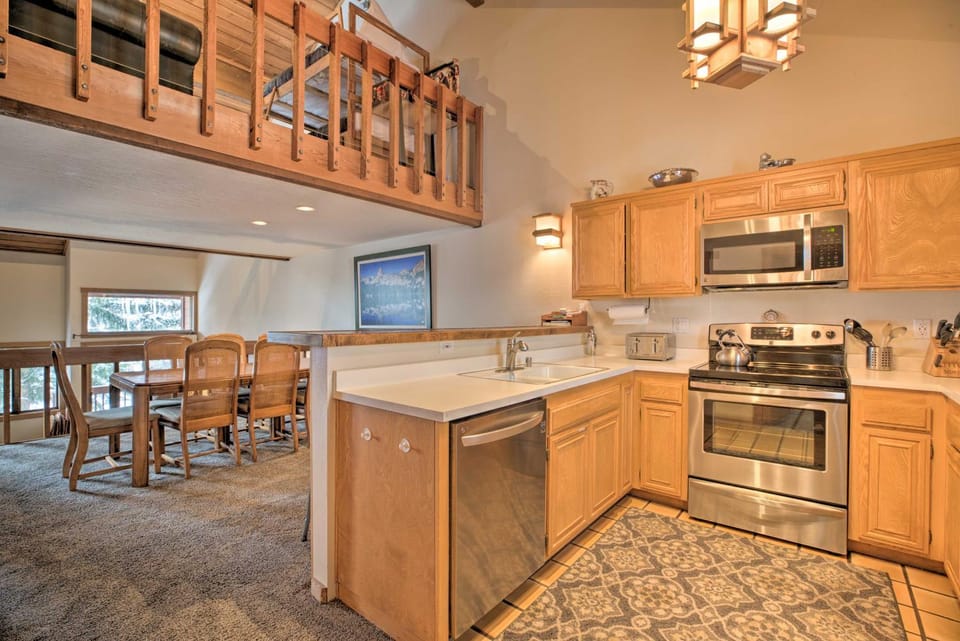 The Mammoth Lodge by Hiking, Lakes, Skiing & More! House in Mammoth Lakes