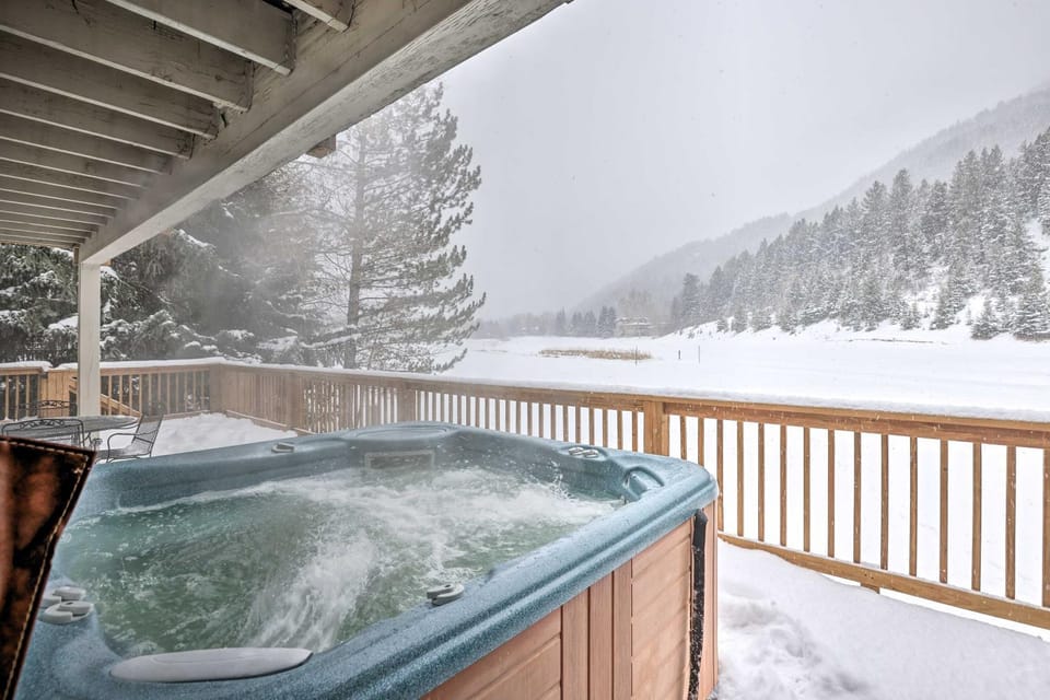 Luxe Vail Valley Retreat w/ Hot Tub! House in Eagle County