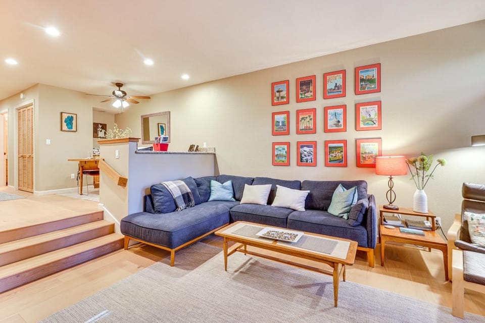 2 Mi to Diamond Peak! Corner-Unit Condo w/ Hot Tub House in Incline Village