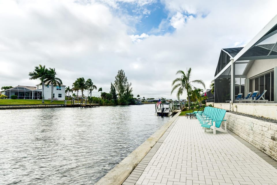 Canalfront Pool & Hot Tub: Home in Cape Coral House in Cape Coral