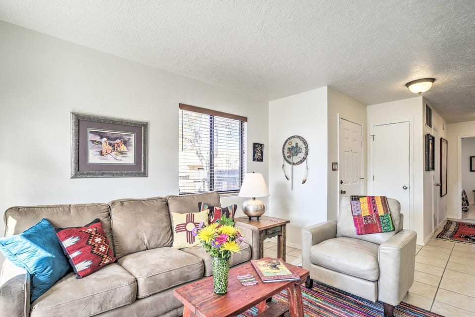 Mountain-View Albuquerque Townhome w/ Patio! House in Albuquerque