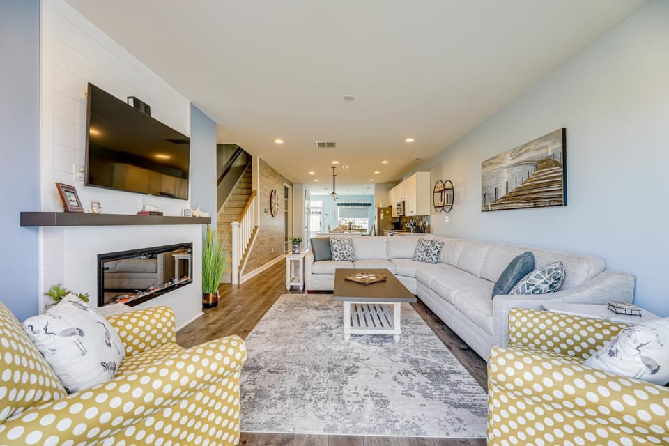 2 Mi to Bethany Beach: Modern Townhome w/ Patio House in Ocean View