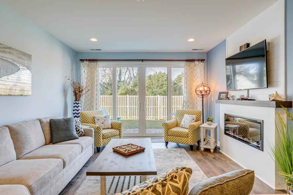 2 Mi to Bethany Beach: Modern Townhome w/ Patio House in Ocean View