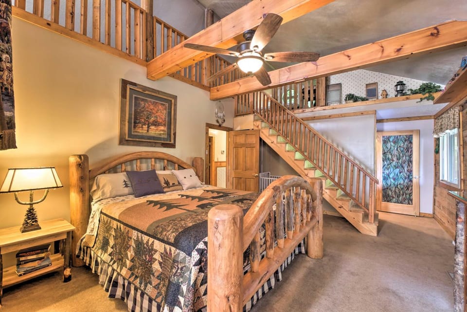 Tenn River Cabin w/ Hot Tub - 10 Mi to Chattanooga Cabin in Chattanooga