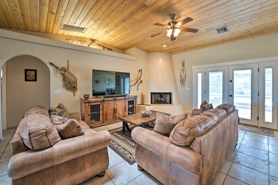 Lake Havasu Home: Heated Pool & Golf Course Views House in Lake Havasu City