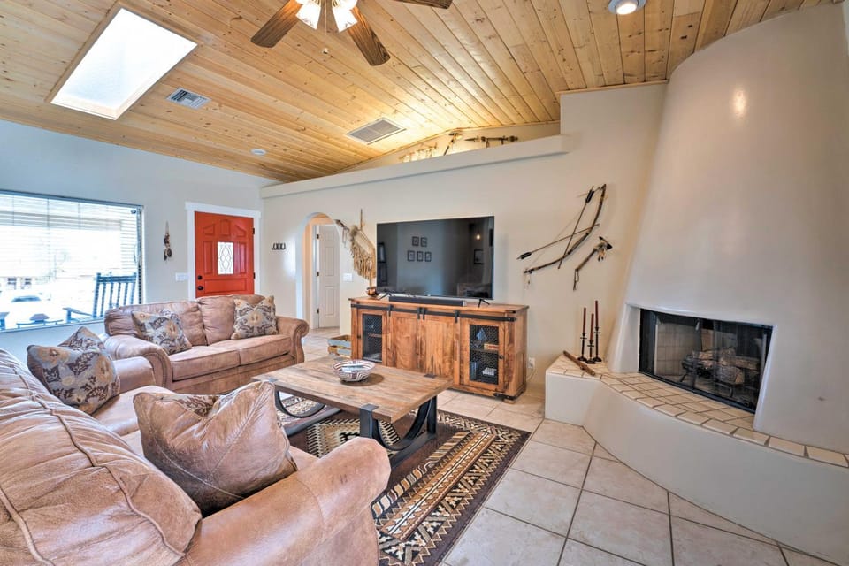 Lake Havasu Home: Heated Pool & Golf Course Views House in Lake Havasu City