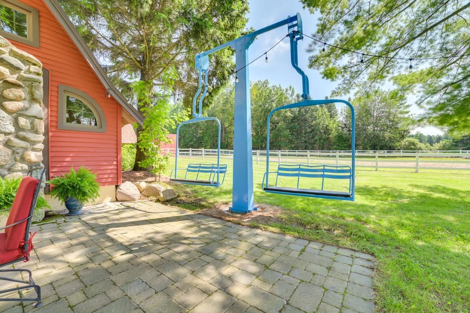 9 Mi to Boyne Resort! Farmhouse Near Town & Lake House in Michigan