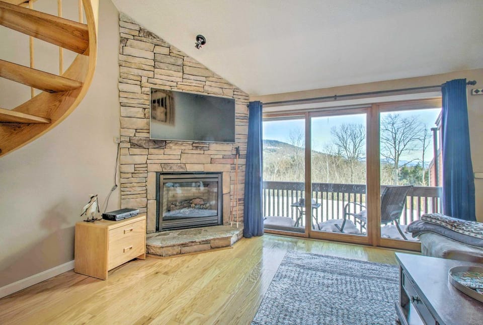Ski Condo w/ Pool, Close to Story Land & Attitash! House in Glen