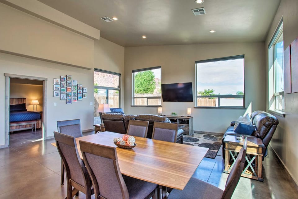 Upscale Moab Townhome w/ Hot Tub: 20 Min to Arches House in Utah