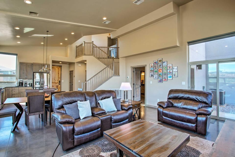 Upscale Moab Townhome w/ Hot Tub: 20 Min to Arches House in Utah