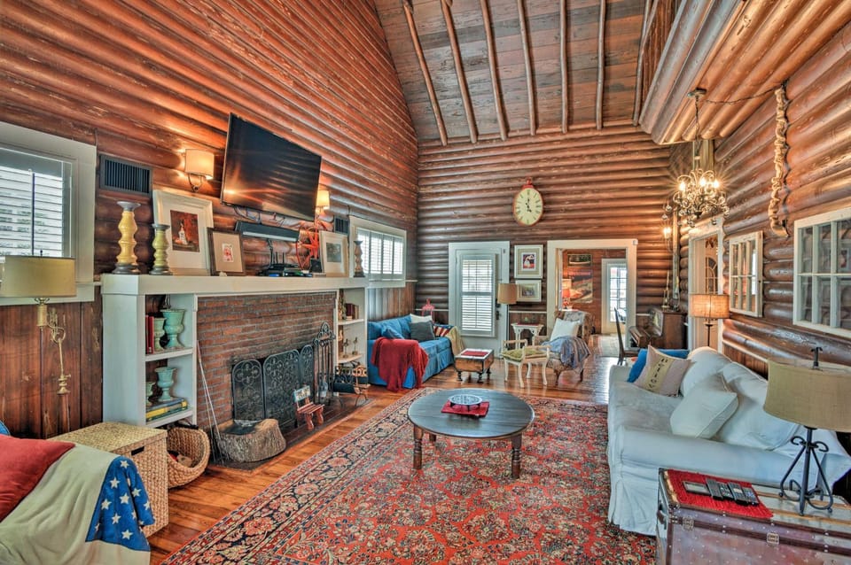 Lakefront Florida Retreat - Pool Table & Boat Dock House in Lake Placid