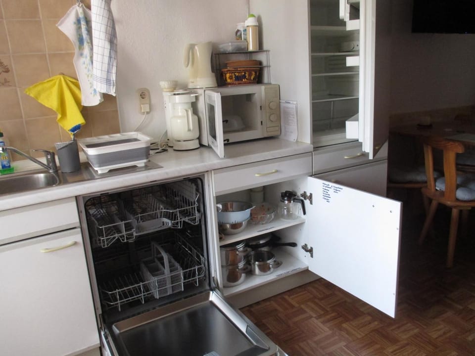 Coffee/tea facilities, Kitchen or kitchenette, dishwasher, minibar