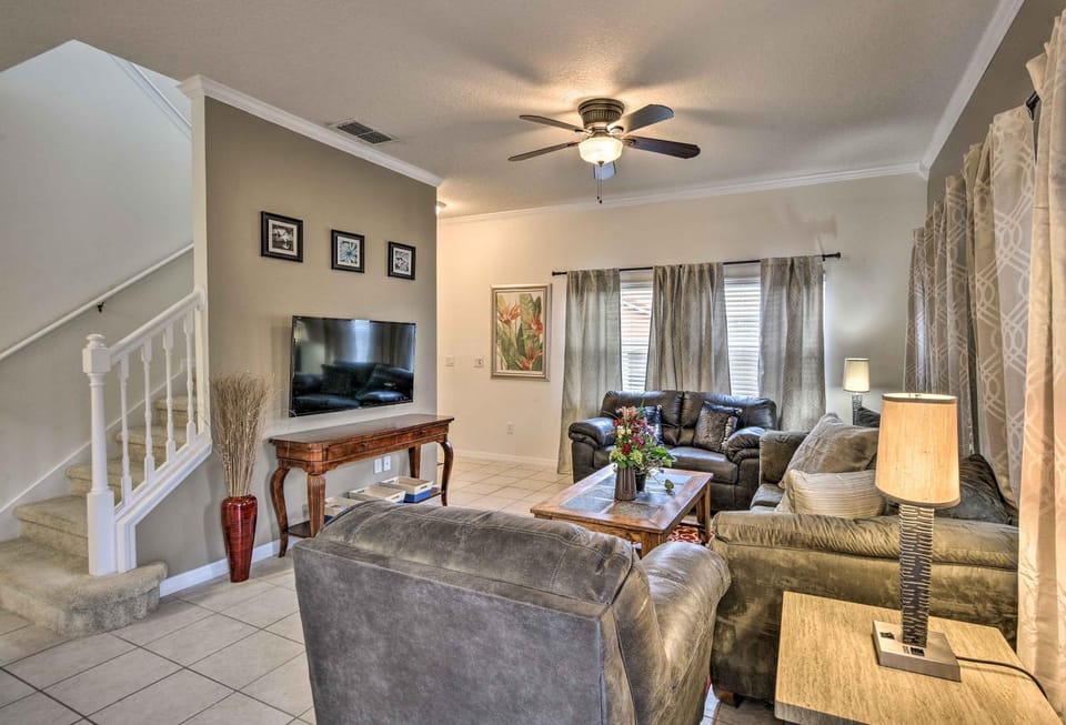 4 Mi to Animal Kingdom: Gem w/ Pool in Kissimmee House in Four Corners