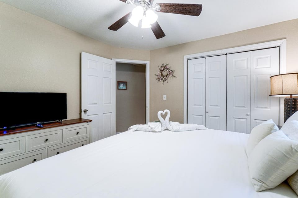 Pool Open Until Oct 15th! ~ 1 Mi to Dollywood House in Pigeon Forge
