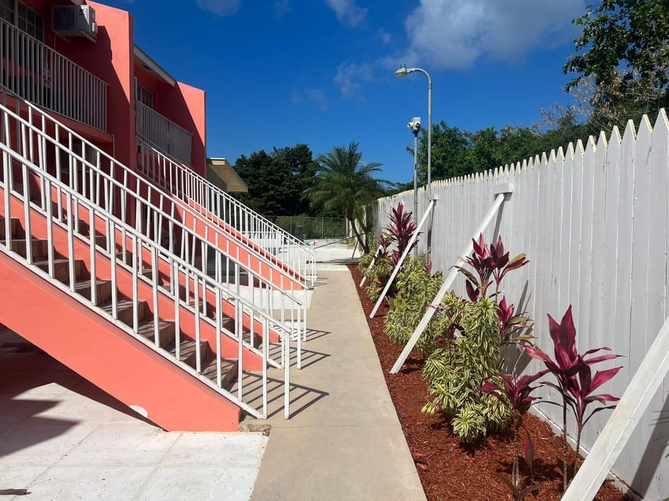 Property building, Day, Garden, Balcony/Terrace, Garden view