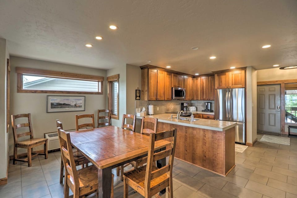 Expansive Bigfork Resort Retreat on Flathead Lake! House in Bigfork