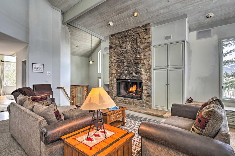 4 Mi to Skiing: Breckenridge Mountain Retreat! House in Breckenridge