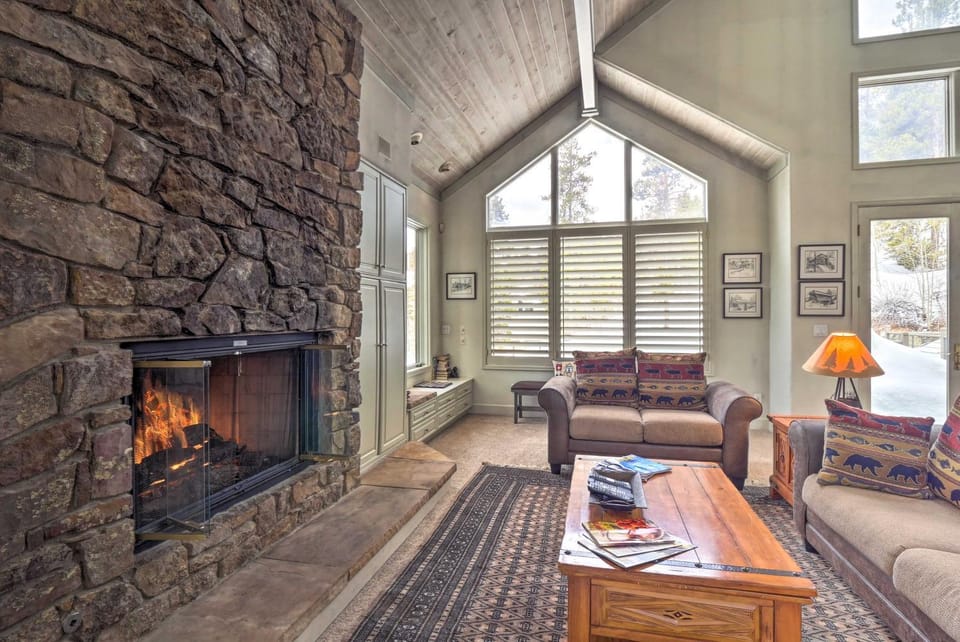 4 Mi to Skiing: Breckenridge Mountain Retreat! House in Breckenridge