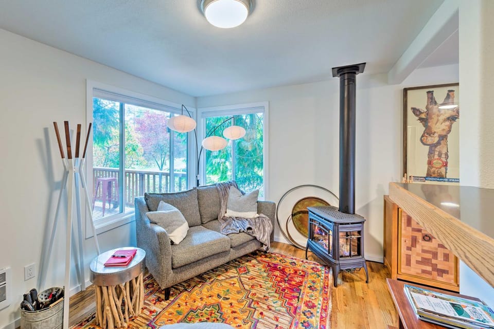 House w/ Deck on Whidbey Island, 1 Mi from Shore! House in Whidbey Island