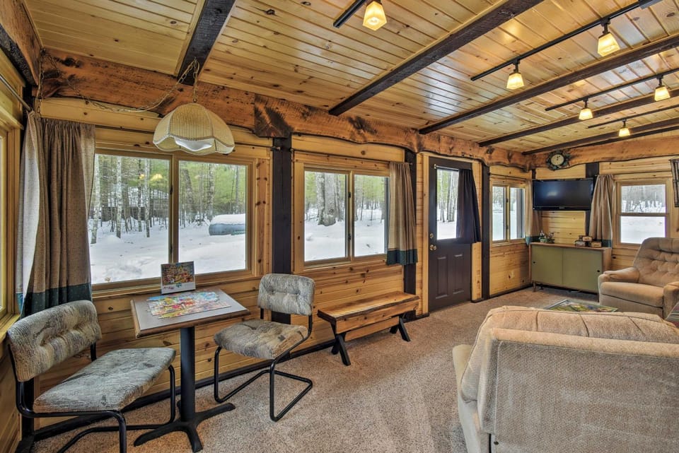 Cabin Near to Lakes, ATVing, Skiing & Nat’l Forest Cabin in Wisconsin