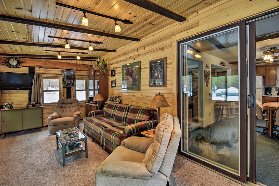 Cabin Near to Lakes, ATVing, Skiing & Nat’l Forest Cabin in Wisconsin