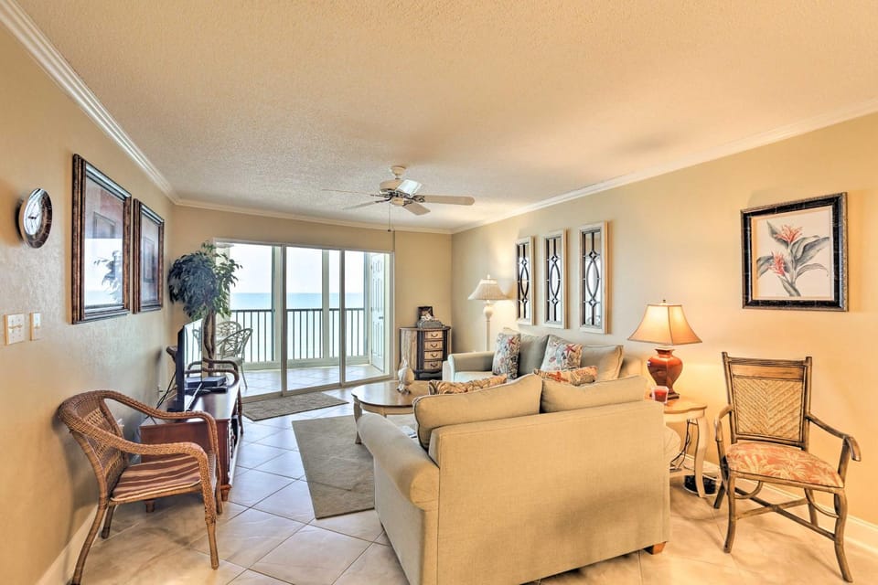 Beachfront Englewood Condo w/ Community Pool! House in Manasota Key