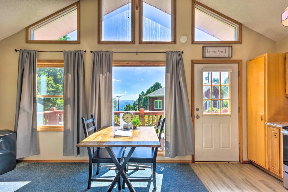 Hendersonville Cantrell Cottage - Smoky Mtn View Apartment in Laurel Park