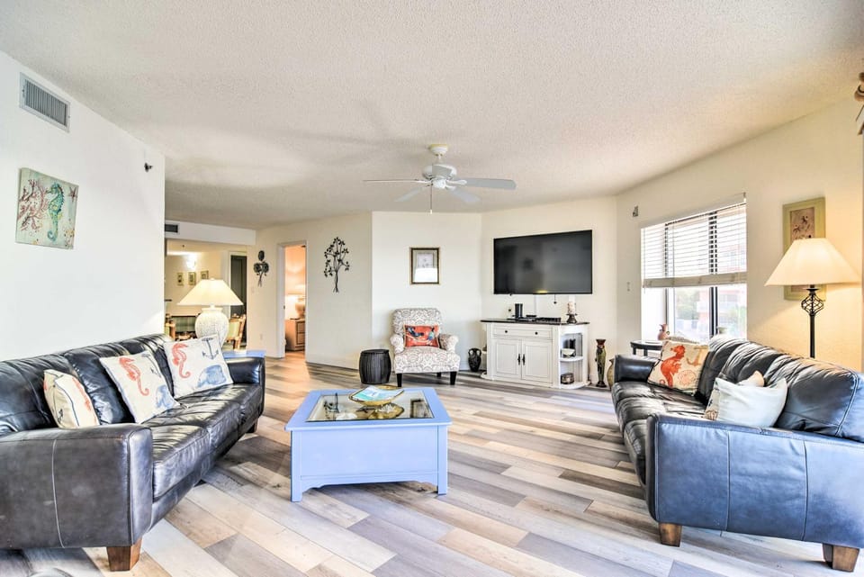 Pool Access & Beach Views: Indian Shores Condo House in Redington Shores
