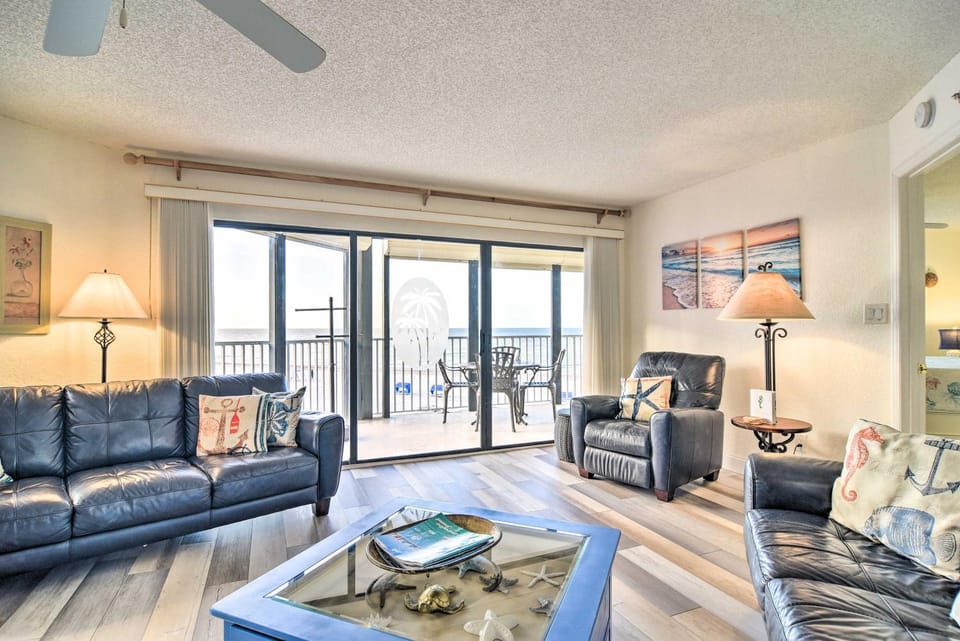 Pool Access & Beach Views: Indian Shores Condo House in Redington Shores