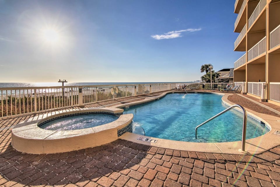 Resort Pool, Gym & Hot Tub: Beachfront PCB Condo! House in Lower Grand Lagoon