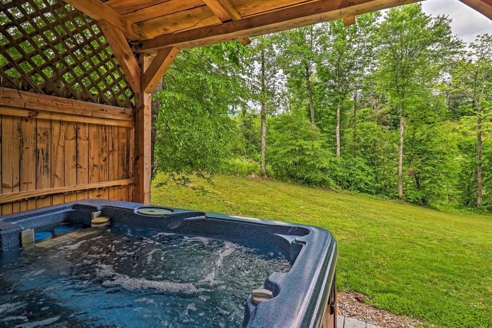 Covered Deck & Fire Pit: Smoky Mountain Cabin Cabin in Cosby