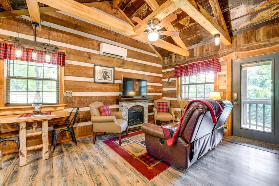 Covered Deck & Fire Pit: Smoky Mountain Cabin Cabin in Cosby
