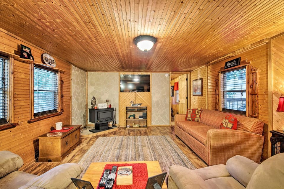 Hot Tub and Fire Pit Hochatown Family Home House in Oklahoma