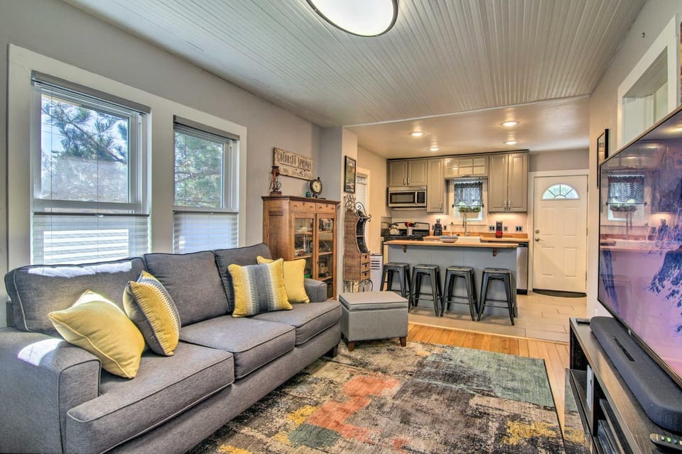 Colorado Springs Bungalow - Walk to Downtown! House in Colorado Springs