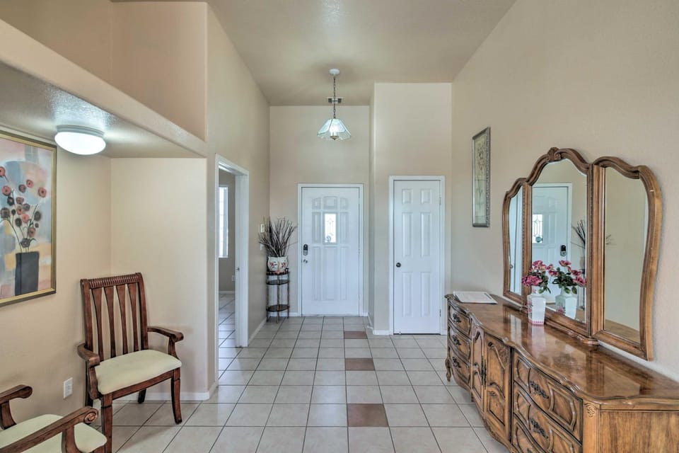 Private Desert Escape 5 Min to Casino, Lake, River House in Bullhead City