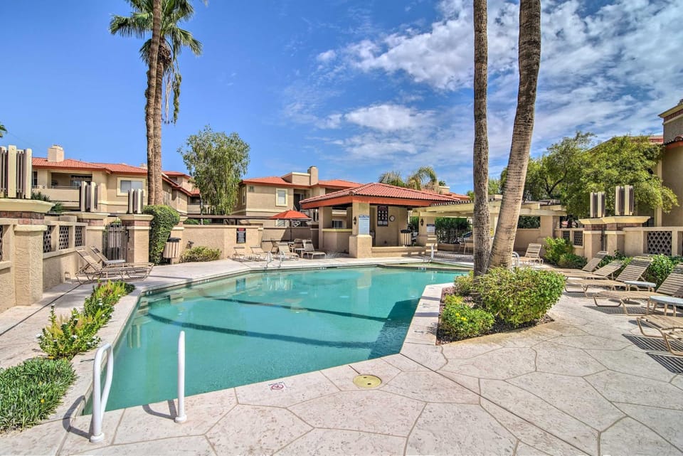 5 Mi to Hiking & Golf: Phoenix Gem w/ Pool Access House in Phoenix