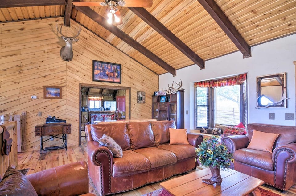 Rustic Cabin 20 Mins to Capitol Reef Nat'l Park! Cabin in Capitol Reef